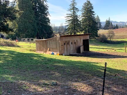 Loafing Shed - 23600 SW Grahams Ferry Rd