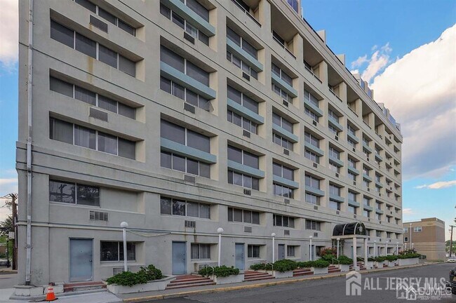 Building Photo - 40 Fayette St