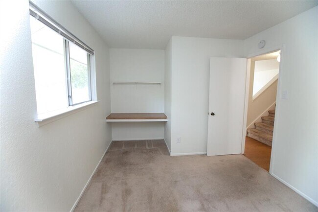 Building Photo - 9803 Meadowheath Dr