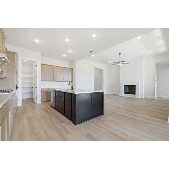 Building Photo - 327 Grand Legacy