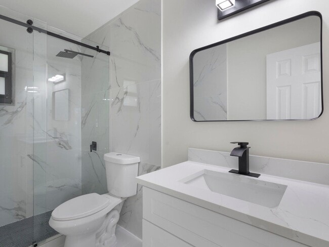 Building Photo - 992 Mohican Blvd