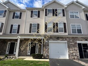 Building Photo - Beautiful 3 BR, 2.5 Bath home in Woodcrest Hills Condo located in Central York School District