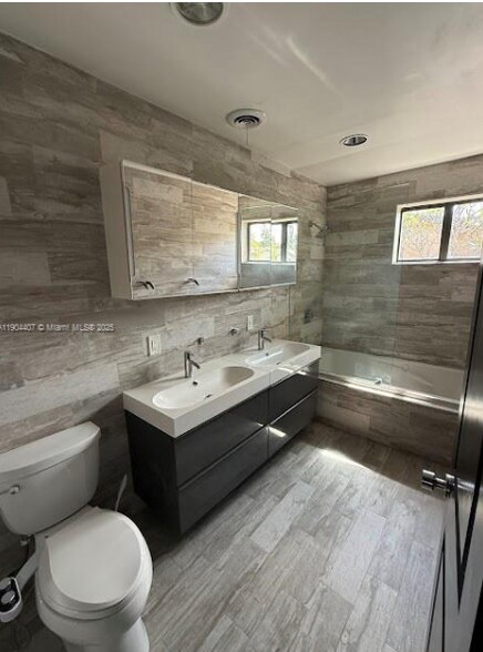 Building Photo - 4902 SW 87th Pl