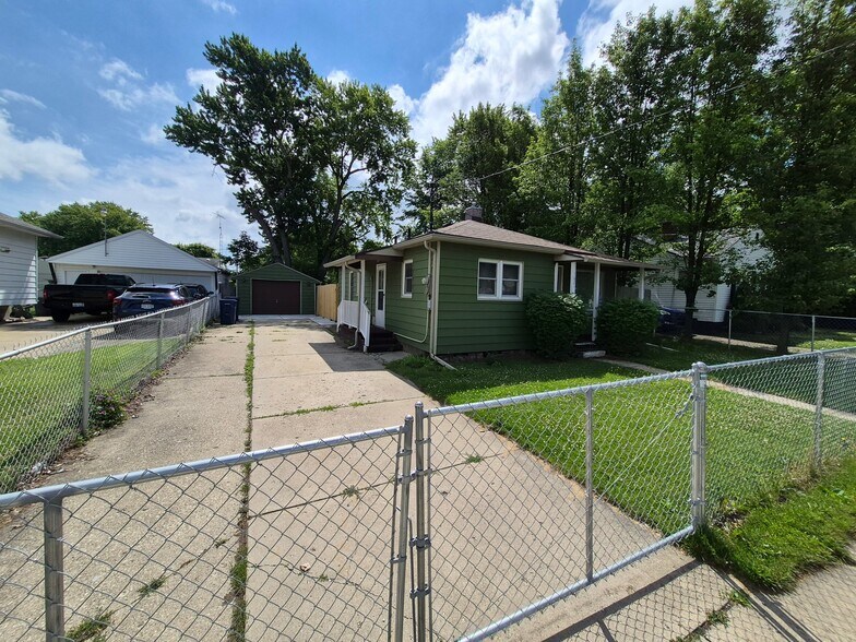 Building Photo - 1621 Stocker Ave