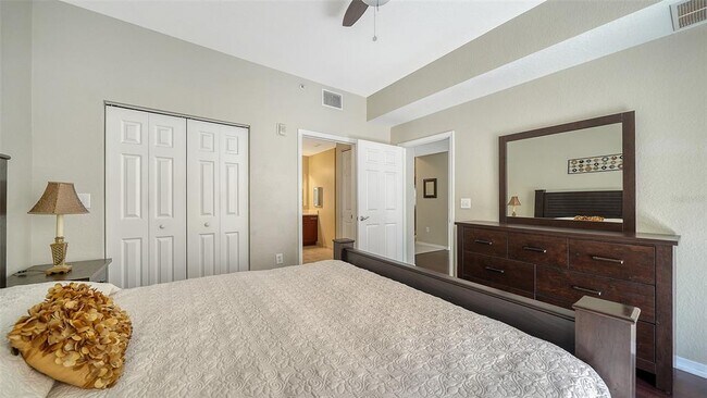 Building Photo - 1064 N Tamiami Trl