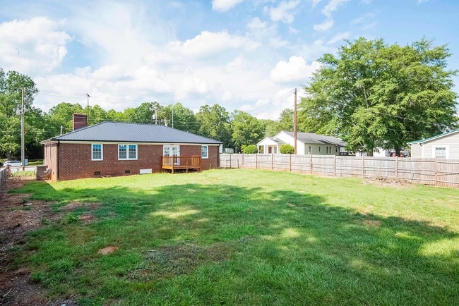 Building Photo - 7 Sulphur Springs Rd