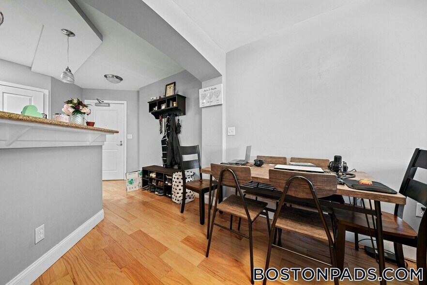 Building Photo - 175 Cottage St