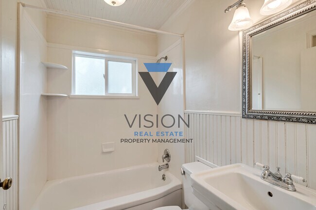 Building Photo - 363 S 800 E