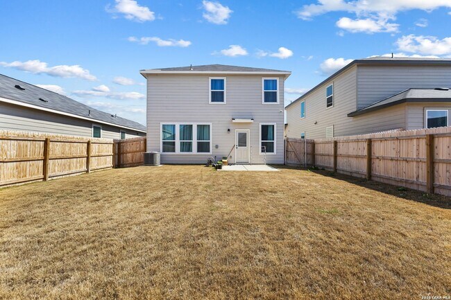 Building Photo - Charming Home Awaits: Spacious & Modern Living in a Prime Location