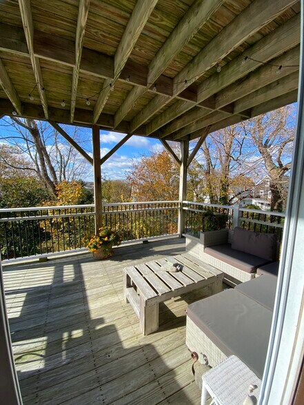 Building Photo - 67 Lawton Ave