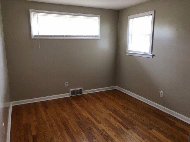 Building Photo - Single Family For Rent - SU Area - Outer C...