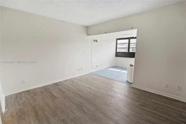 Building Photo - 6556 Racquet Club Dr