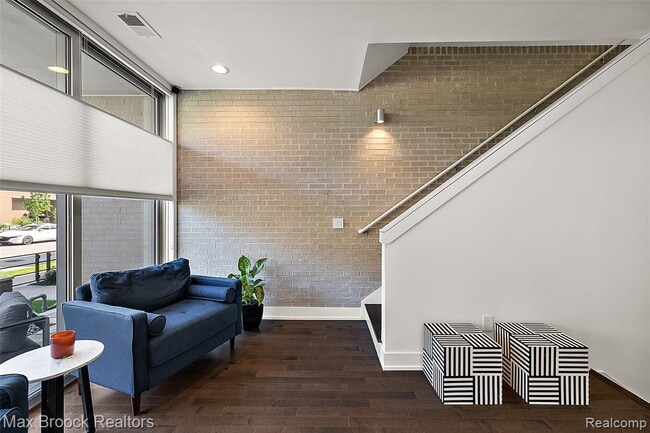 Building Photo - 284 Alfred St