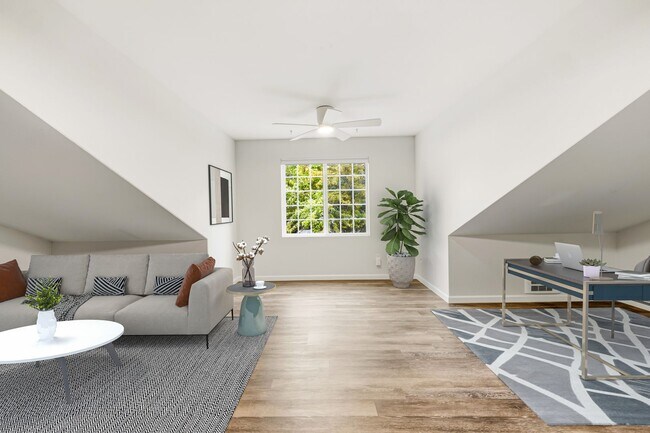 Building Photo - For Lease $2950/Month: Beautifully updated 2/Bdrm Townhome with large Bonus Room