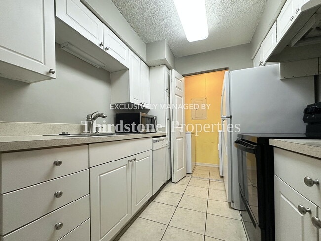 Building Photo - 10200 Belle Rive Blvd