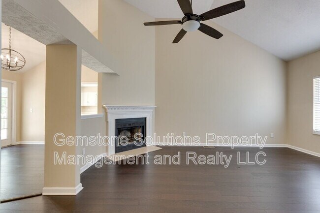 Building Photo - 1111 Cedarhill Ct