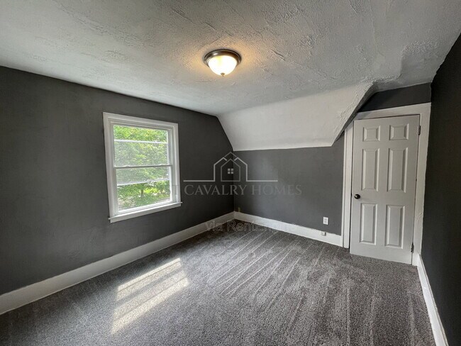 Building Photo - 730 Noble Ave