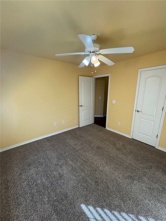 Building Photo - 143 Fox Run Cir