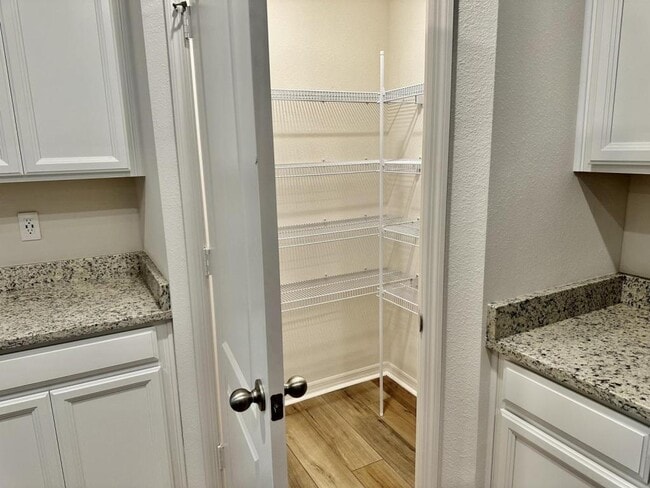 Building Photo - 29 Pineland Ln