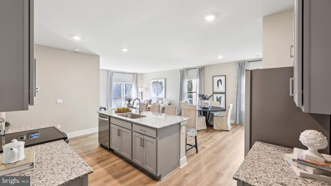 Building Photo - 124 Charing Cross Dr