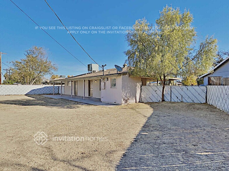 Building Photo - 4422 S Park Dr