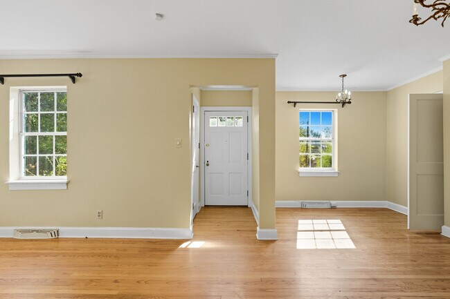 Building Photo - 139 Druid Dr