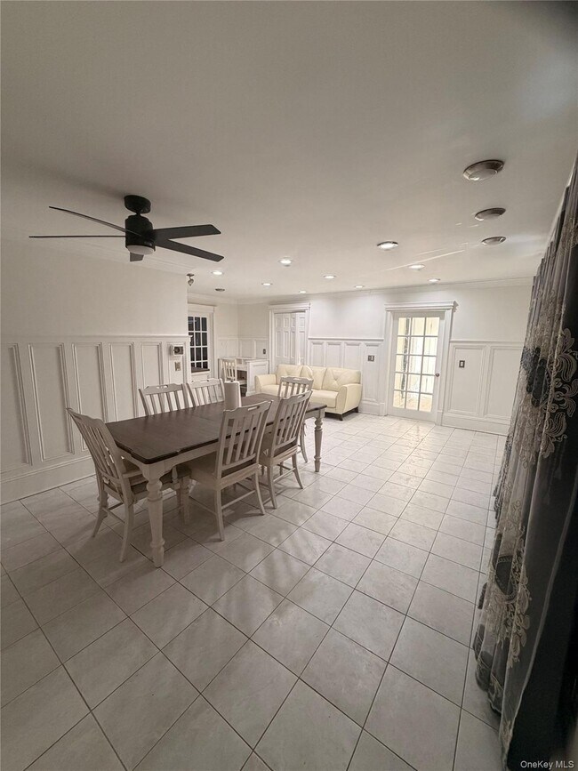 Building Photo - 7 Roosevelt Ave