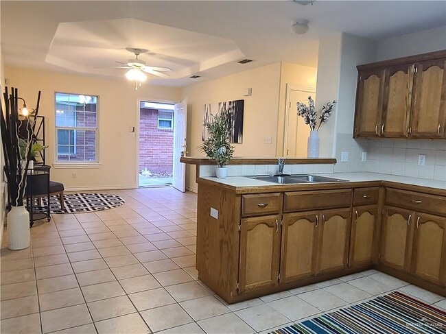 Building Photo - 2102 Bahamas Dr