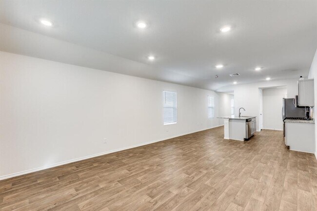 Building Photo - 250 Granary Dr