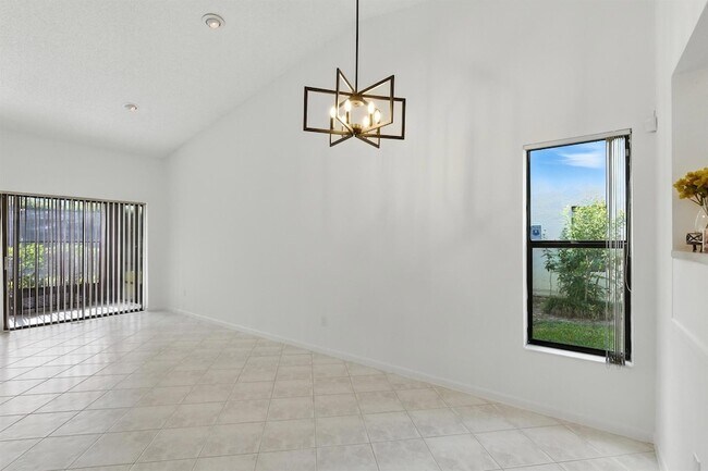 Building Photo - 3646 English Rd