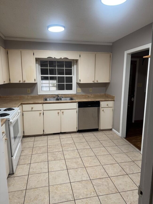 Building Photo - 115 Bay Valley Dr SW