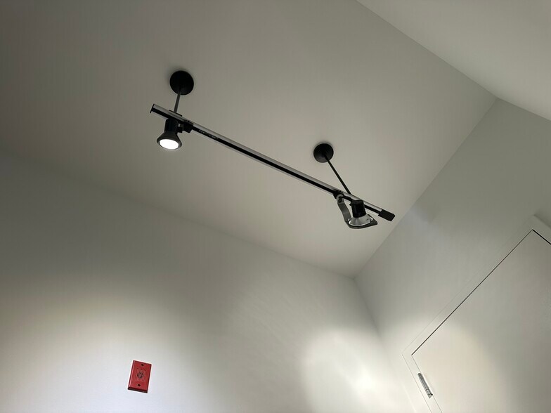 Overhead lighting - 1390 V St NW