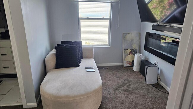 Building Photo - 3044 Kings Realm Ave