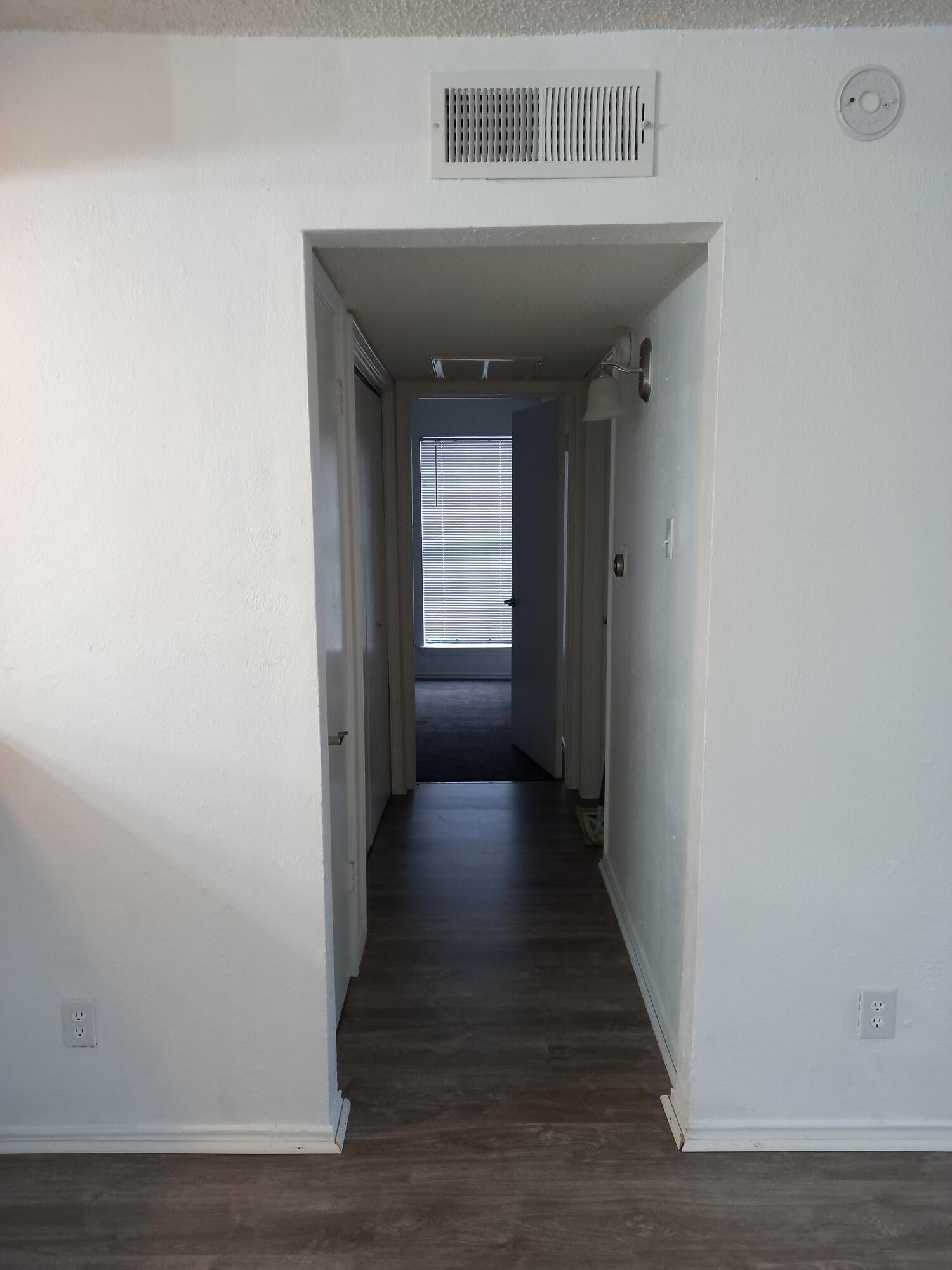 Building Photo - 9520 Royal Ln