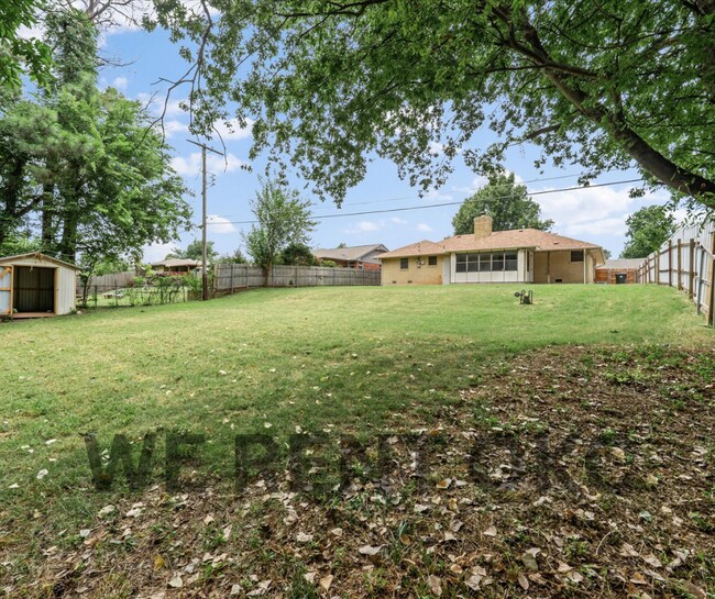 Building Photo - 3016 Shadybrook Dr