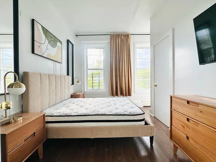 Building Photo - Furnished room/NOT APARTMENT