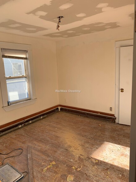Building Photo - 236 Cedar St