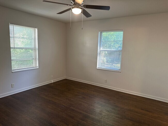 Building Photo - 3 Bedroom Home with Large Backyard near Andy Woods