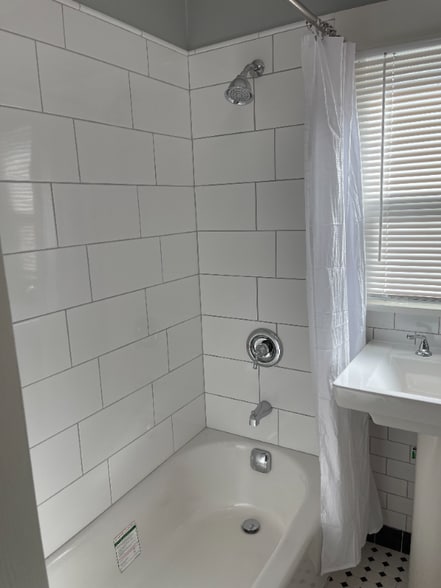 Building Photo - 2510 Elsinore St