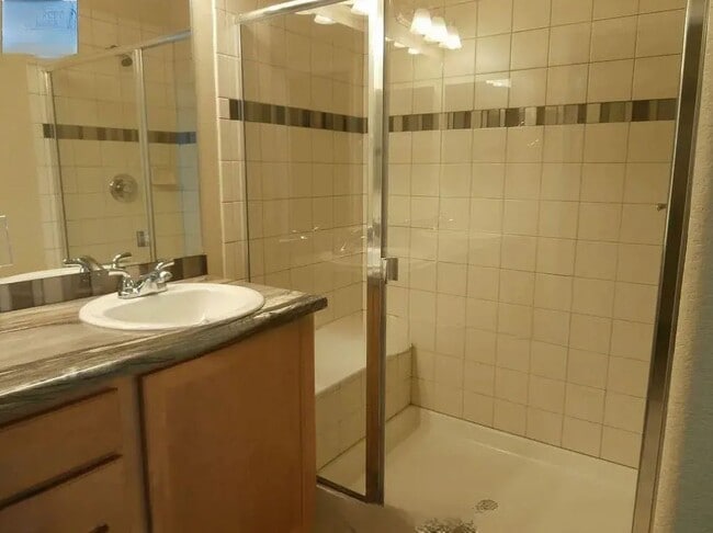 Building Photo - $500 off January rent !!! Two Story Town Home in Gold Hill Mesa