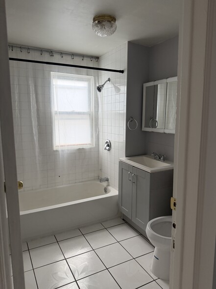 Building Photo - 2828 N Christiana Ave