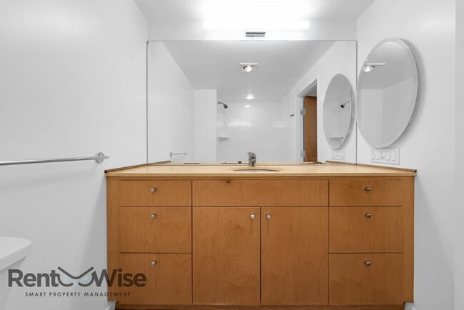 Building Photo - 77 Dow Pl