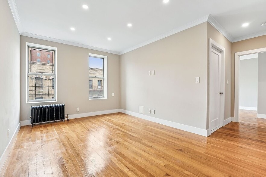 Building Photo - 811 Walton Ave