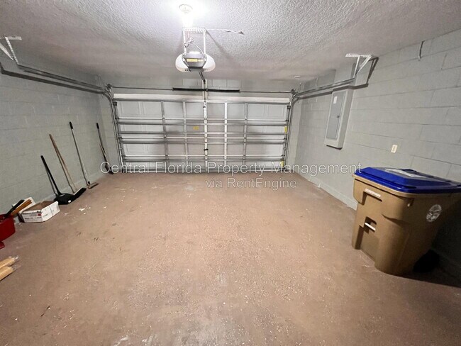 Building Photo - 5647 Sycamore Canyon Dr