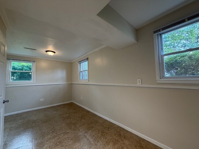 Building Photo - 5S481 Glenoban Dr