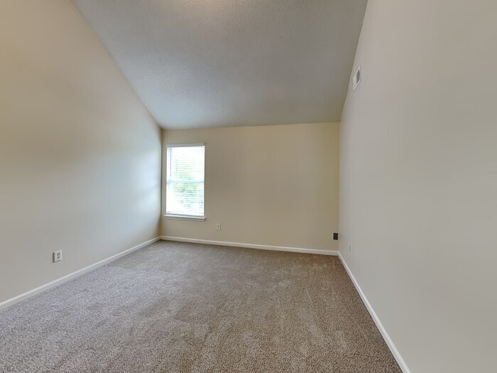 Building Photo - 6095 Trotters Cir
