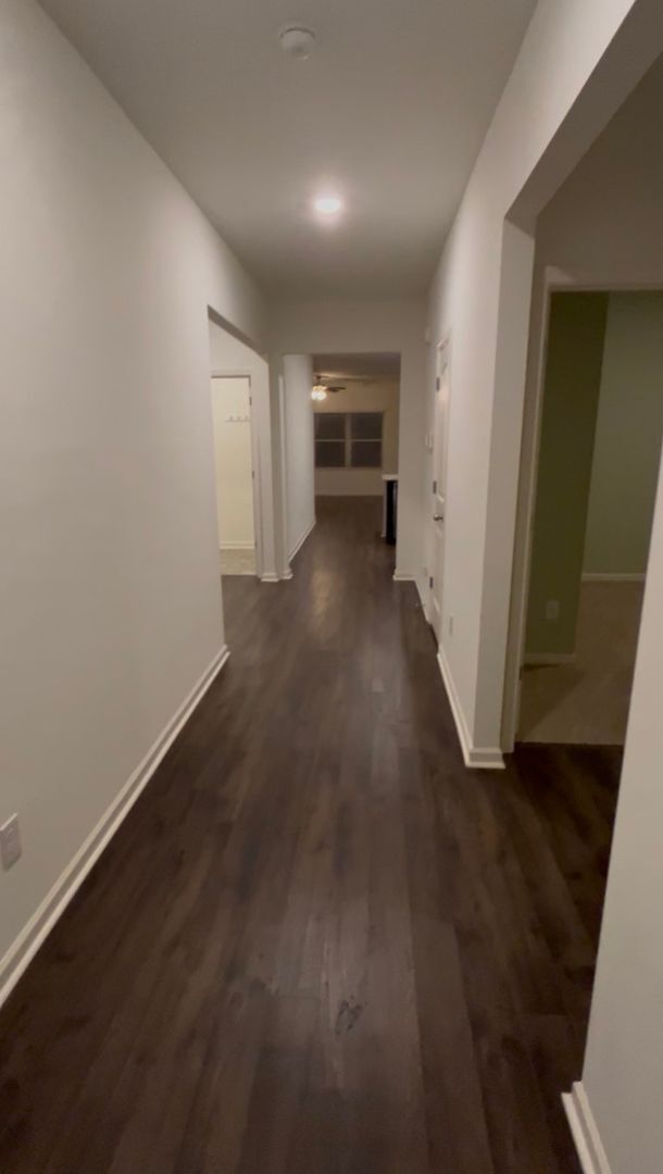 Building Photo - Move in Ready: 4 bedroom- 2 bath Beauty! Appliances Included
