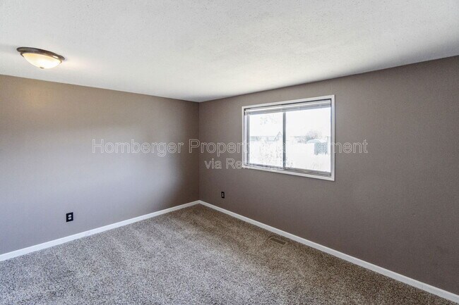 Building Photo - 119 S Barker Rd