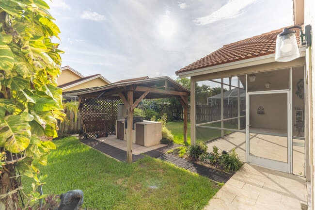 Building Photo - 7722 Brunson Cir