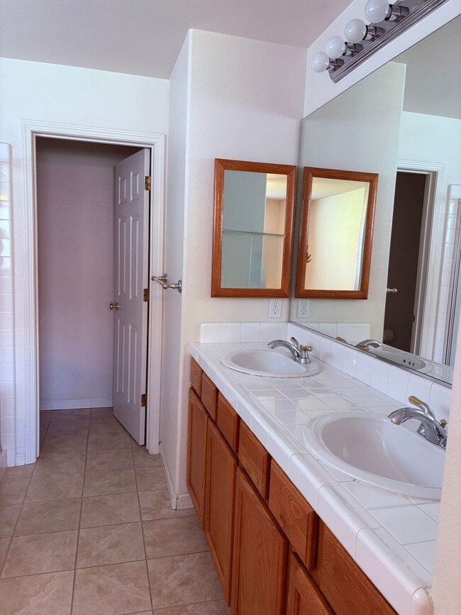 Building Photo - 12810 Marradi Ave